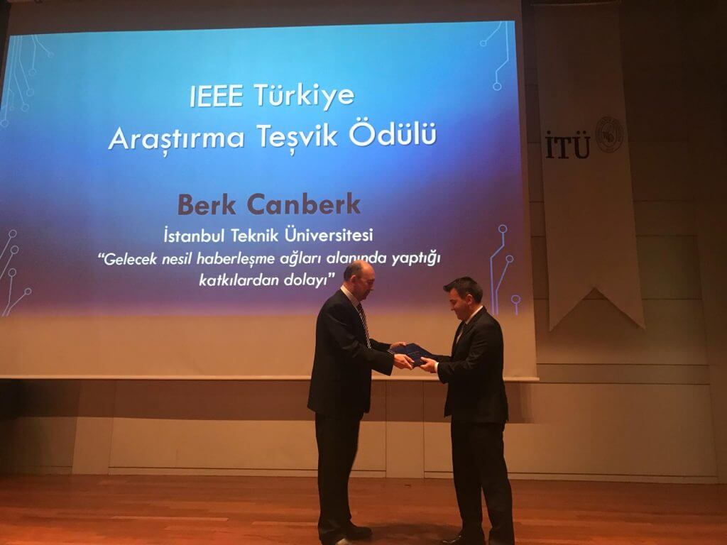 Doç. Dr. Berk Canberk, IEEE Türkiye tarafından ödüle layık görüldü.